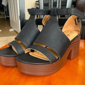 Size 6.5 woman’s shoes sandals